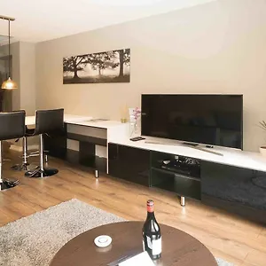 Apartment Aaron Wise 